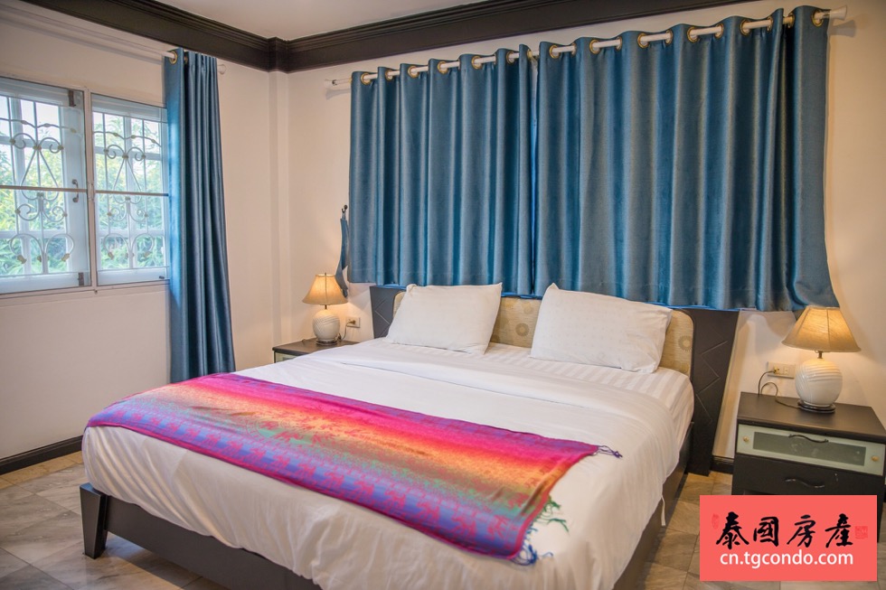 泰国芭提雅市区豪华泳池别墅出租，四房四卫