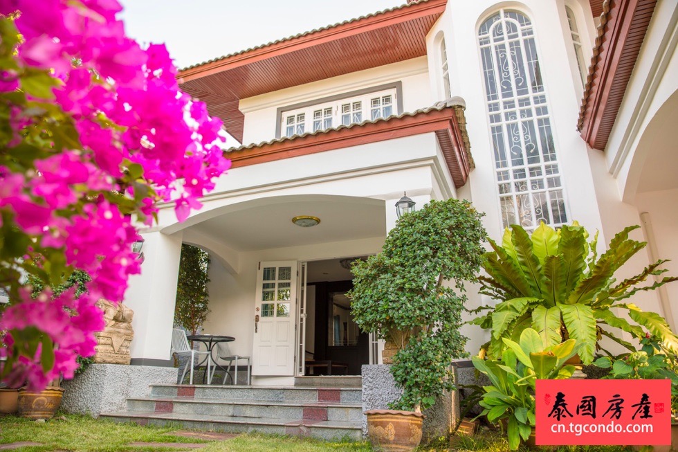 泰国芭提雅市区豪华泳池别墅出租，四房四卫