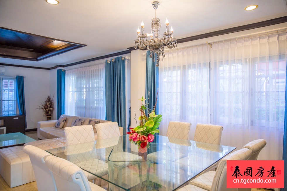 泰国芭提雅市区豪华泳池别墅出租，四房四卫